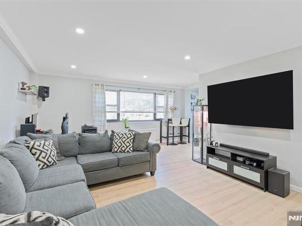 25 Grand Avenue 1E, Unit 1E, HACKENSACK, NJ 07601
