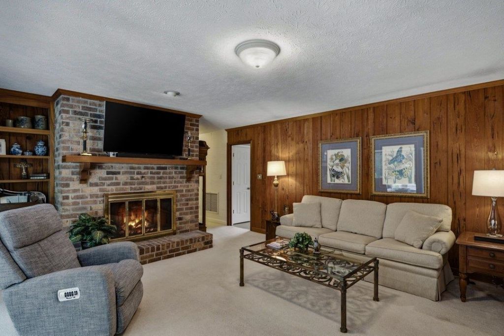 410 Pinecrest Dr.  Photo 5