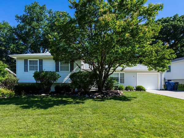1720 Elmwood Avenue, Bettendorf, IA 52722