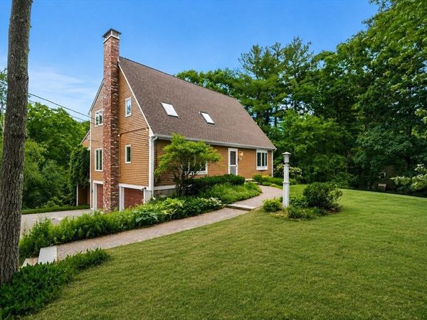 4 Swallow Ln, Dunstable, MA 01827