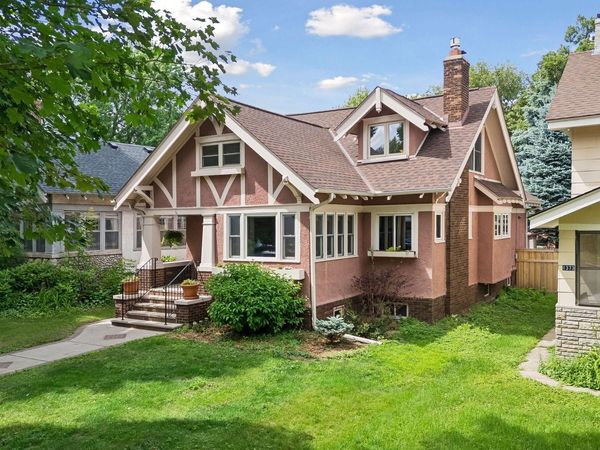 1377 Grand Avenue, Saint Paul, MN 55105