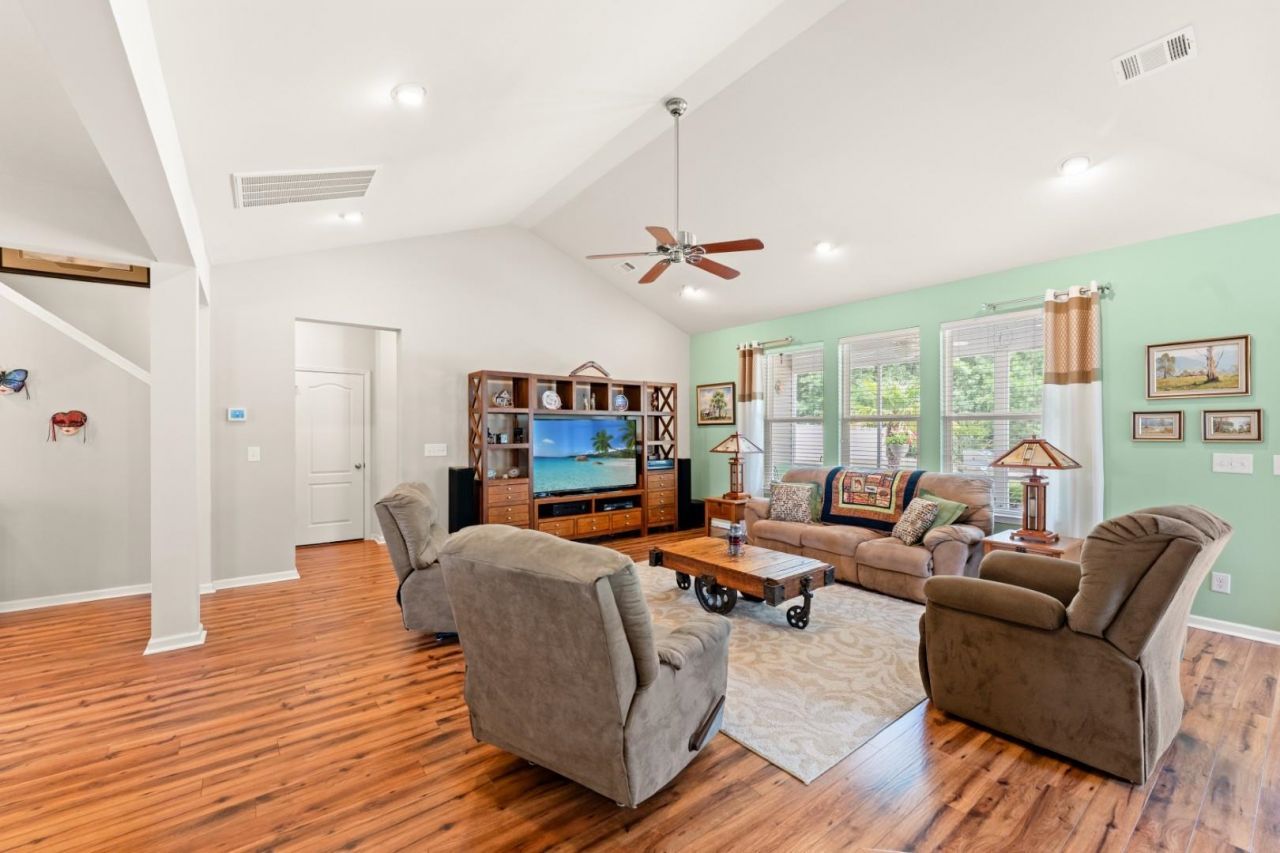 733 Lafayette Park Dr.  Photo 4