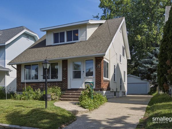 15 Burr Oak Street NW, Grand Rapids, MI 49505