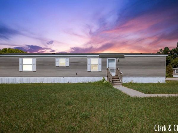12739 Meadow Drive, Wayland, MI 49348