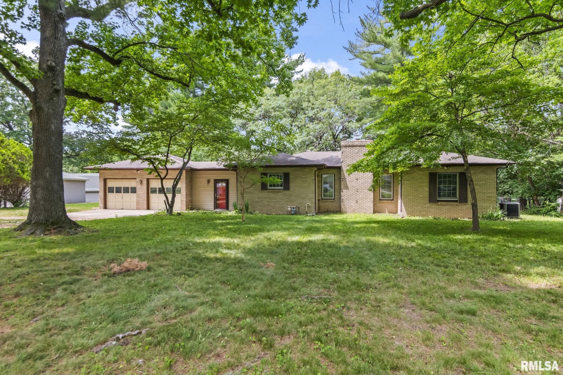 21 W Hazel Dell Lane, Springfield, IL 62712 Main Photo