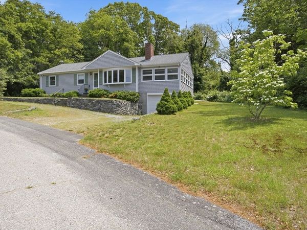 31 Clearwater Dr, Plymouth, MA 02360