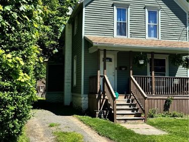 114 W Oak Orchard Street, Medina, NY 14103