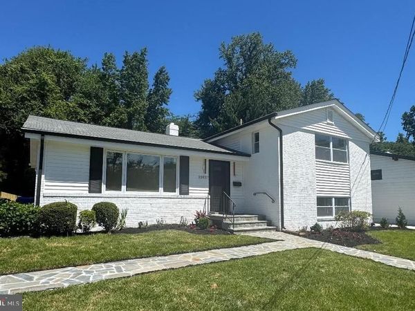 9831 SINGLETON DRIVE , BETHESDA, MD 20817