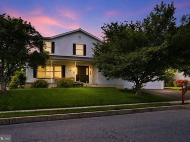 18 WILLOW WAY DRIVE , ENOLA, PA 17025