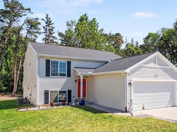 2006 Hillside Drive, Unit 8, Greenville, MI 48838