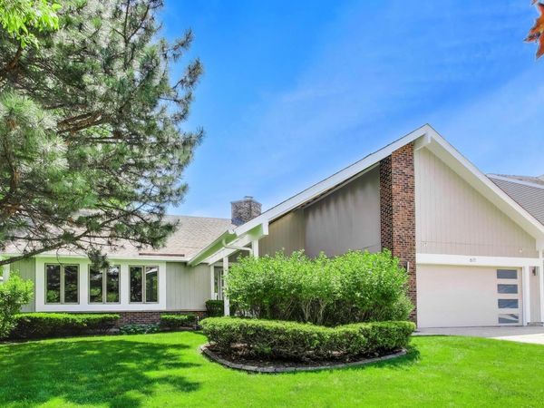 611 W Whiting Lane , Arlington Heights, IL 60004