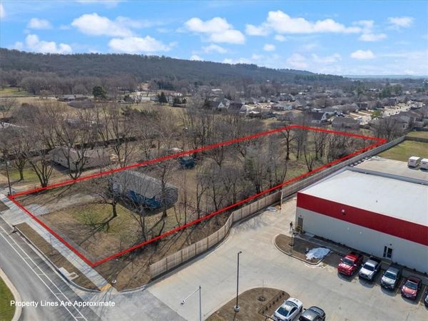 1303 Kendrick Avenue , Springdale, AR 72764