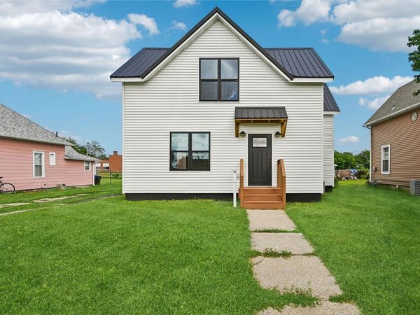 615 7th Avenue, Belle Plaine, IA 52208