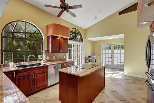 137 Queens Road, Fort Pierce, FL 34949 Photo