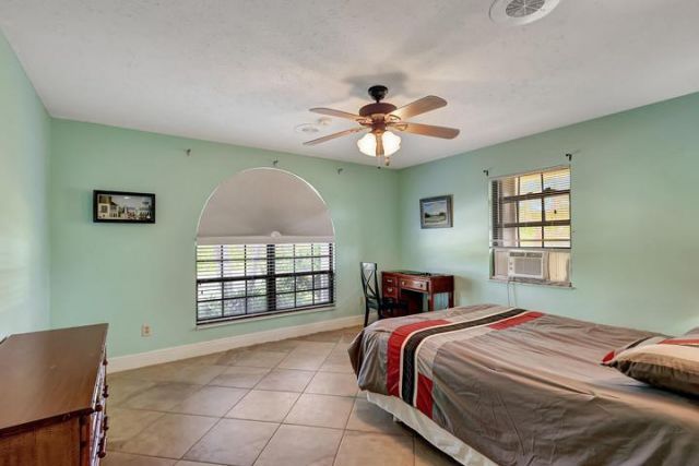 137 Queens Road, Fort Pierce, FL 34949 Photo