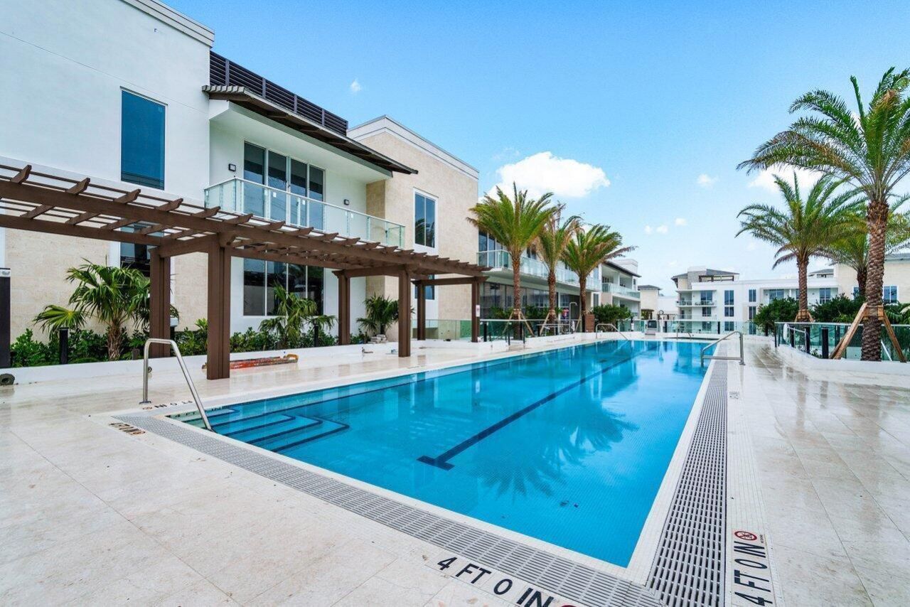 220 SE Mizner Boulevard, Unit 604, Boca Raton, FL 33432 Photo