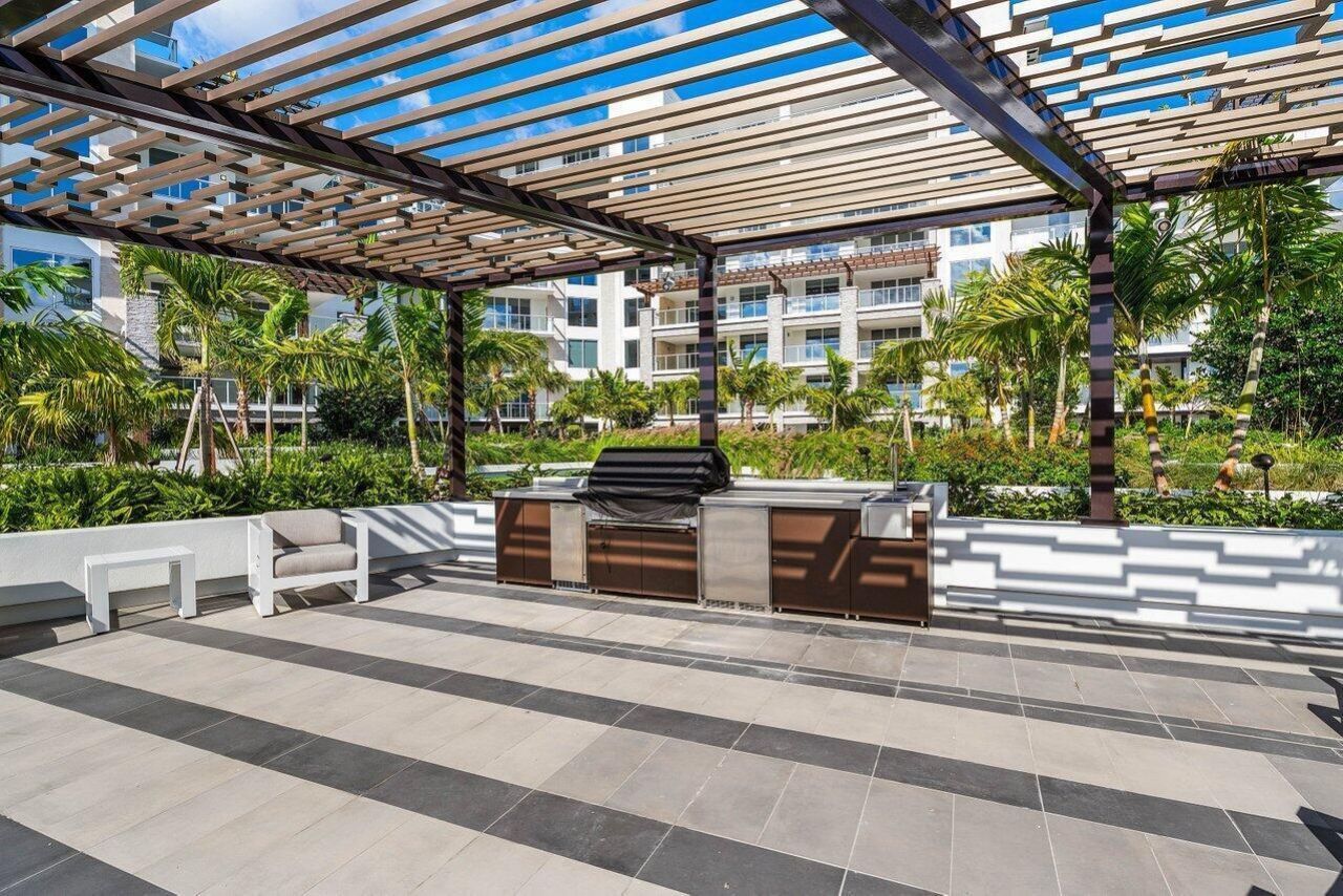 220 SE Mizner Boulevard, Unit 604, Boca Raton, FL 33432 Photo