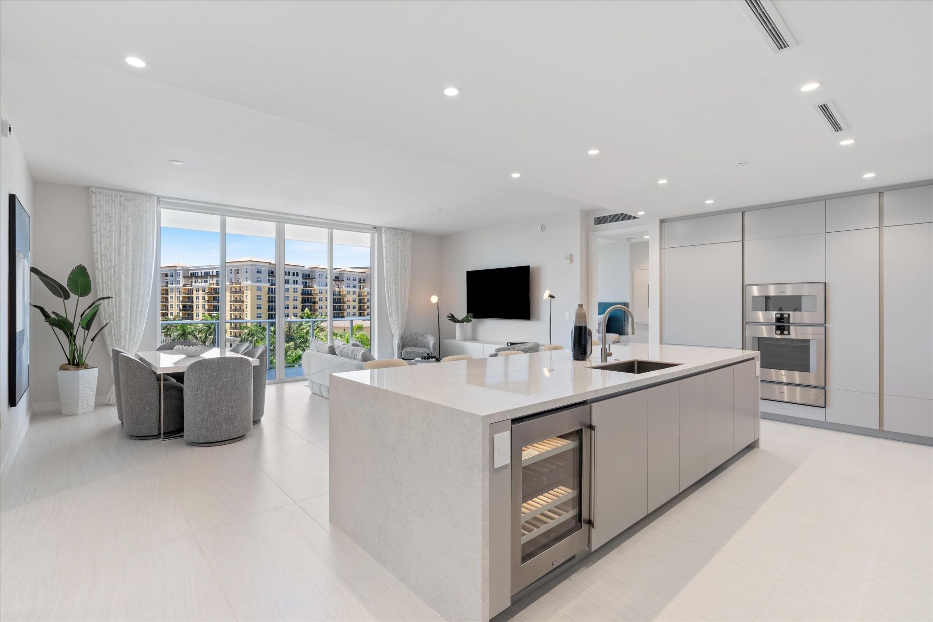 220 SE Mizner Boulevard, Unit 604, Boca Raton, FL 33432 Photo