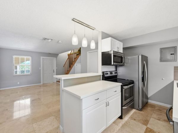 905 NE 28th Street, Unit 206, Wilton Manors, FL 33334