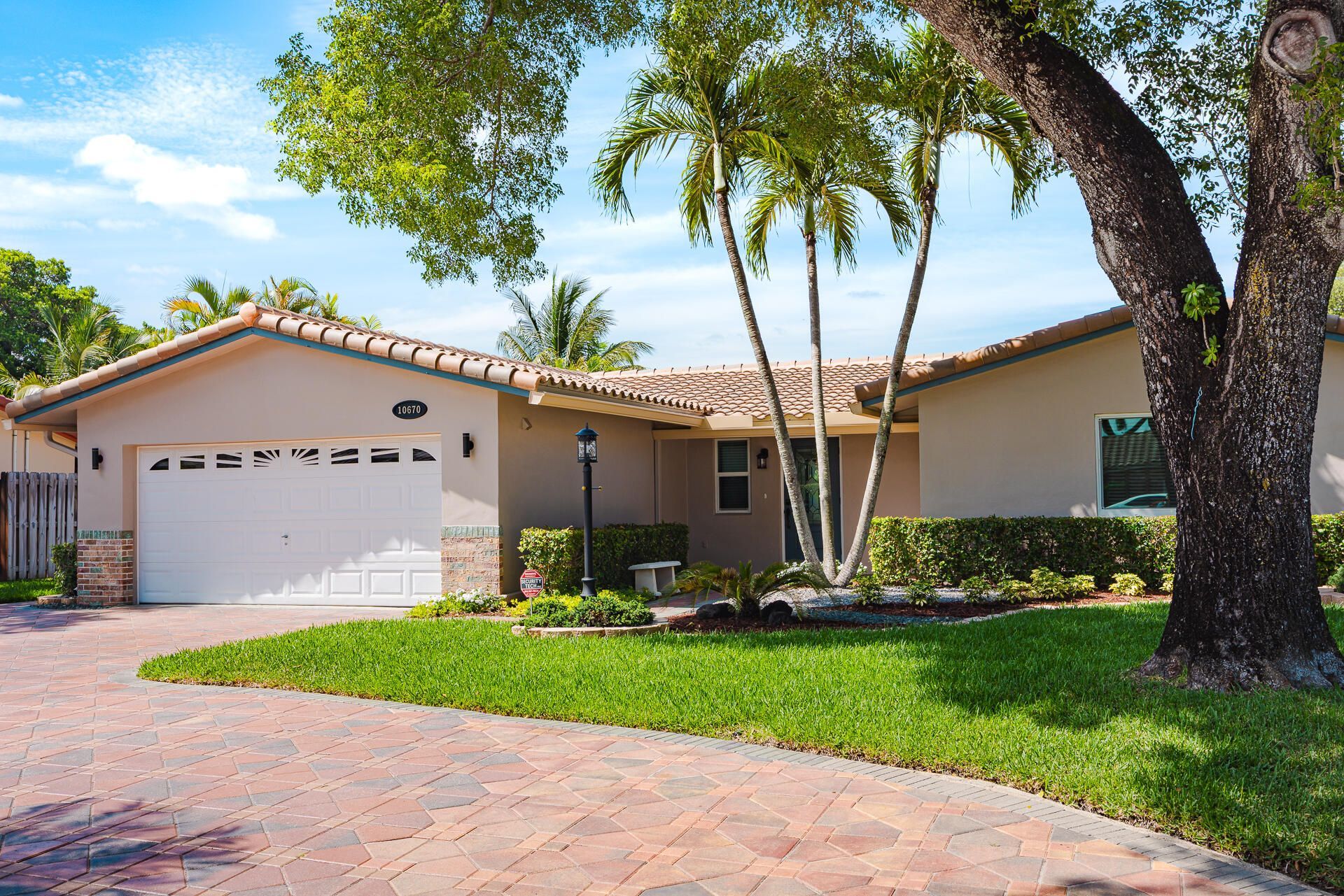10670 NW 42nd Drive, Coral Springs, FL 33065 Photo