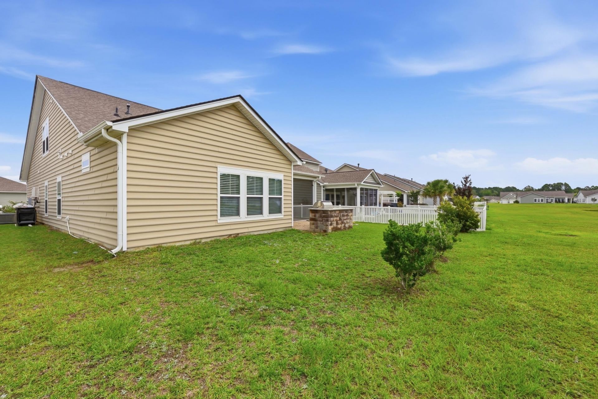 867 Brant St.  Photo 16