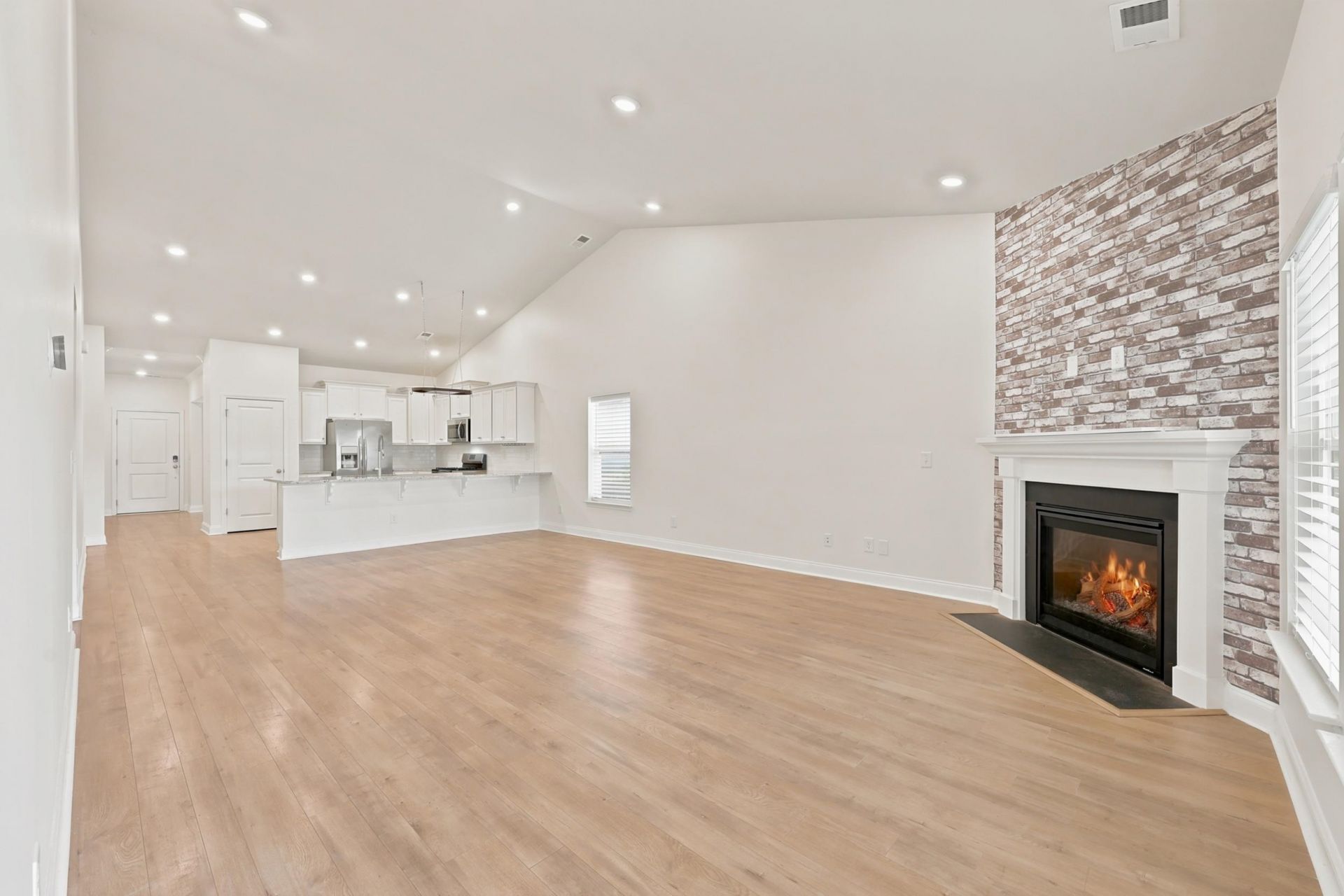 867 Brant St.  Photo 23