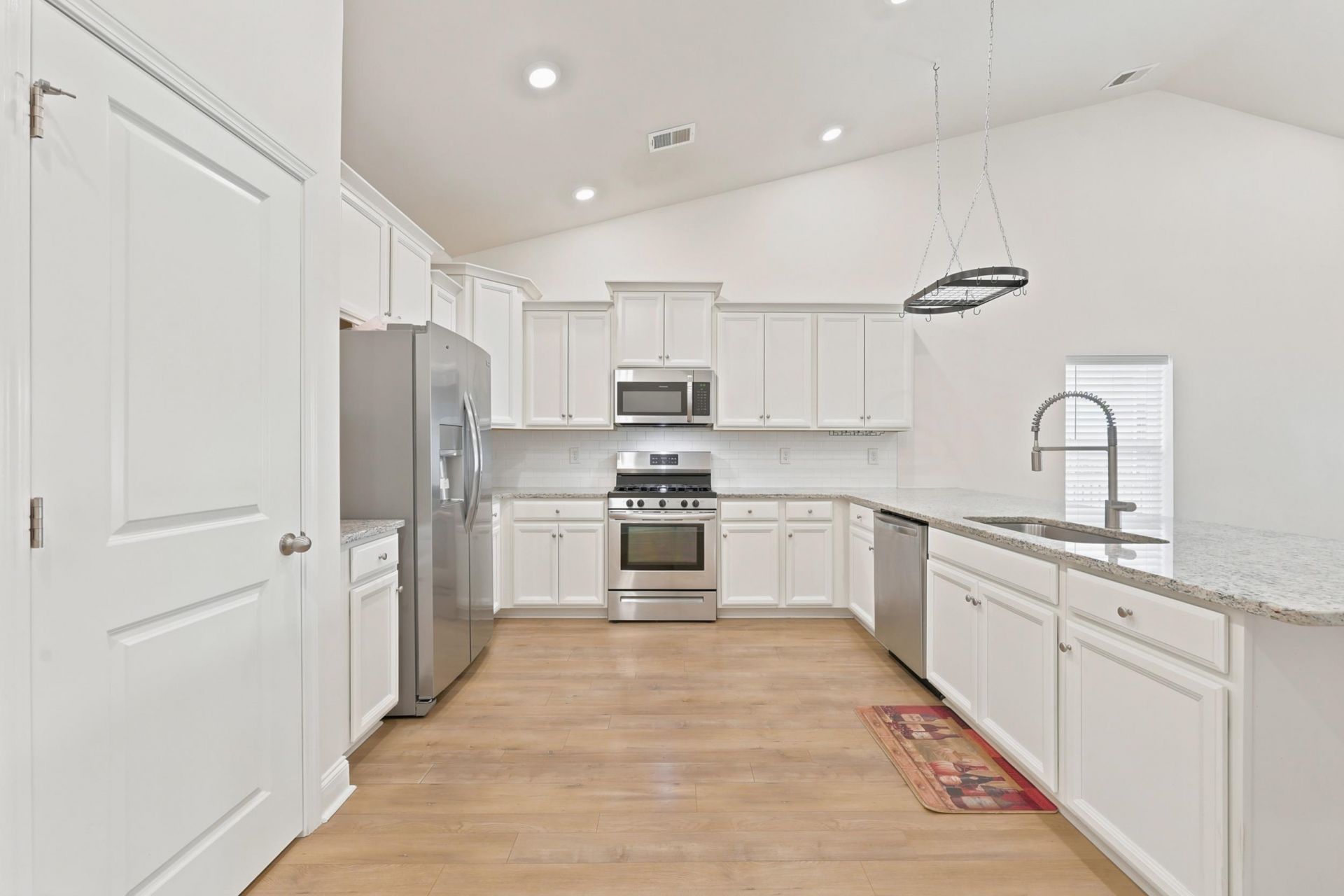 867 Brant St.  Photo 25
