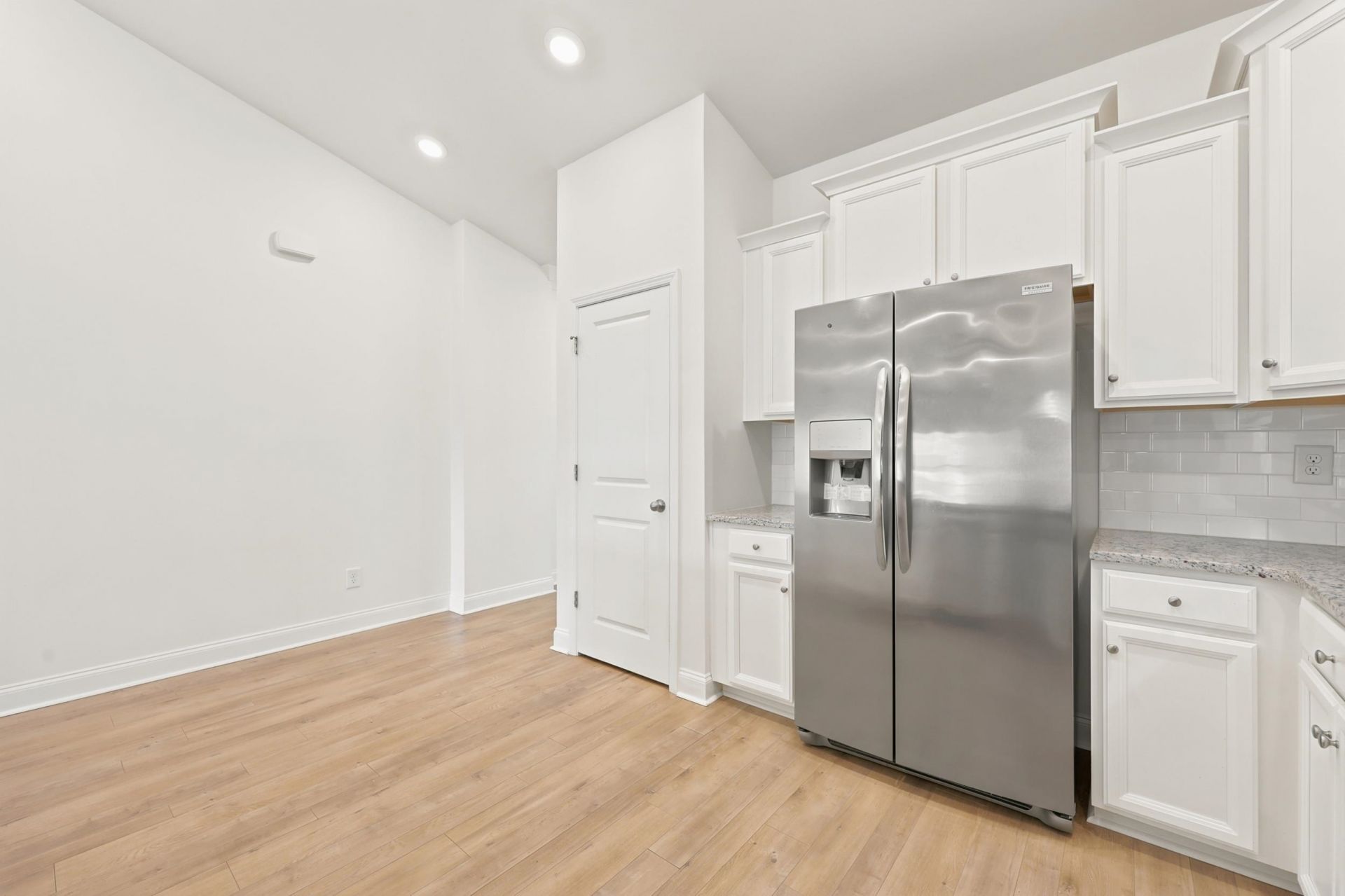 867 Brant St.  Photo 26
