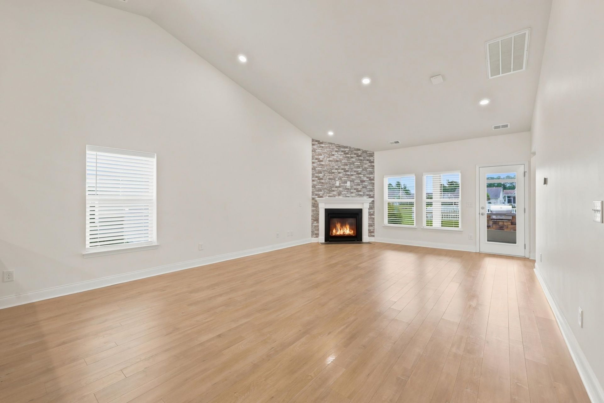 867 Brant St.  Photo 30