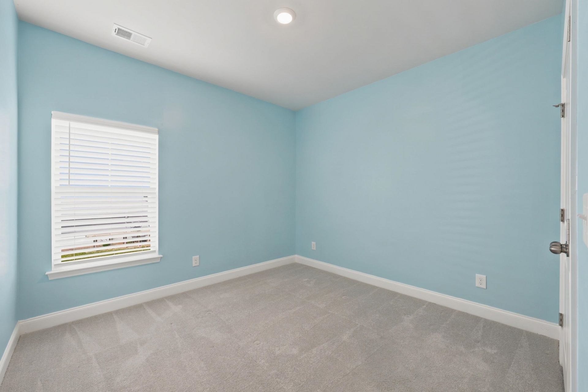 867 Brant St.  Photo 33