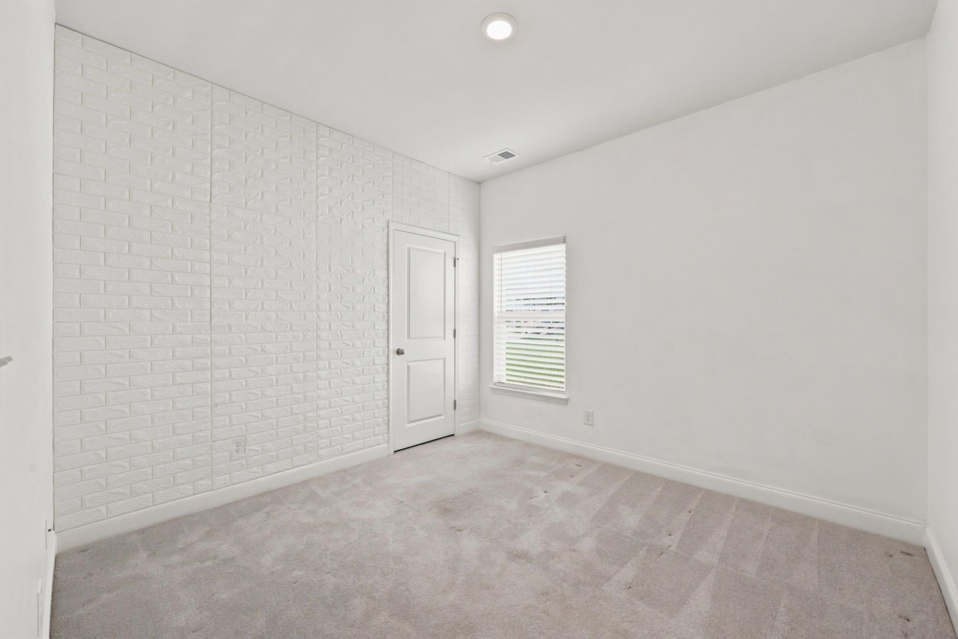 867 Brant St.  Photo 35