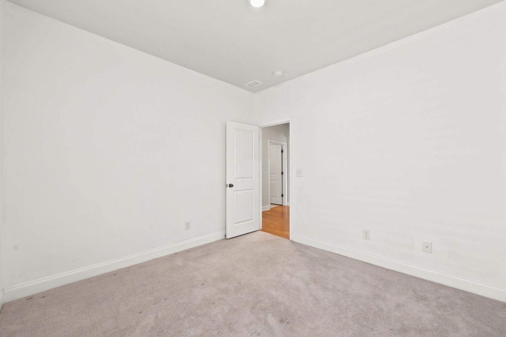 867 Brant St.  Photo 36