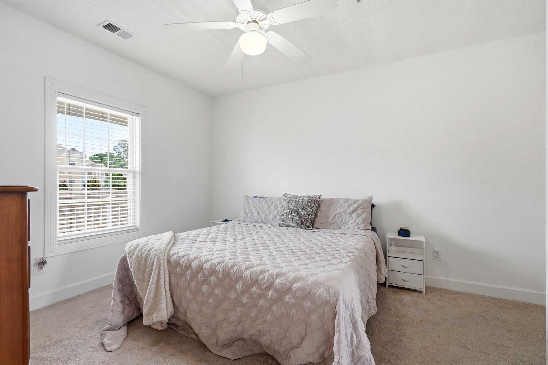 4864 Carnation Circle Photo 6