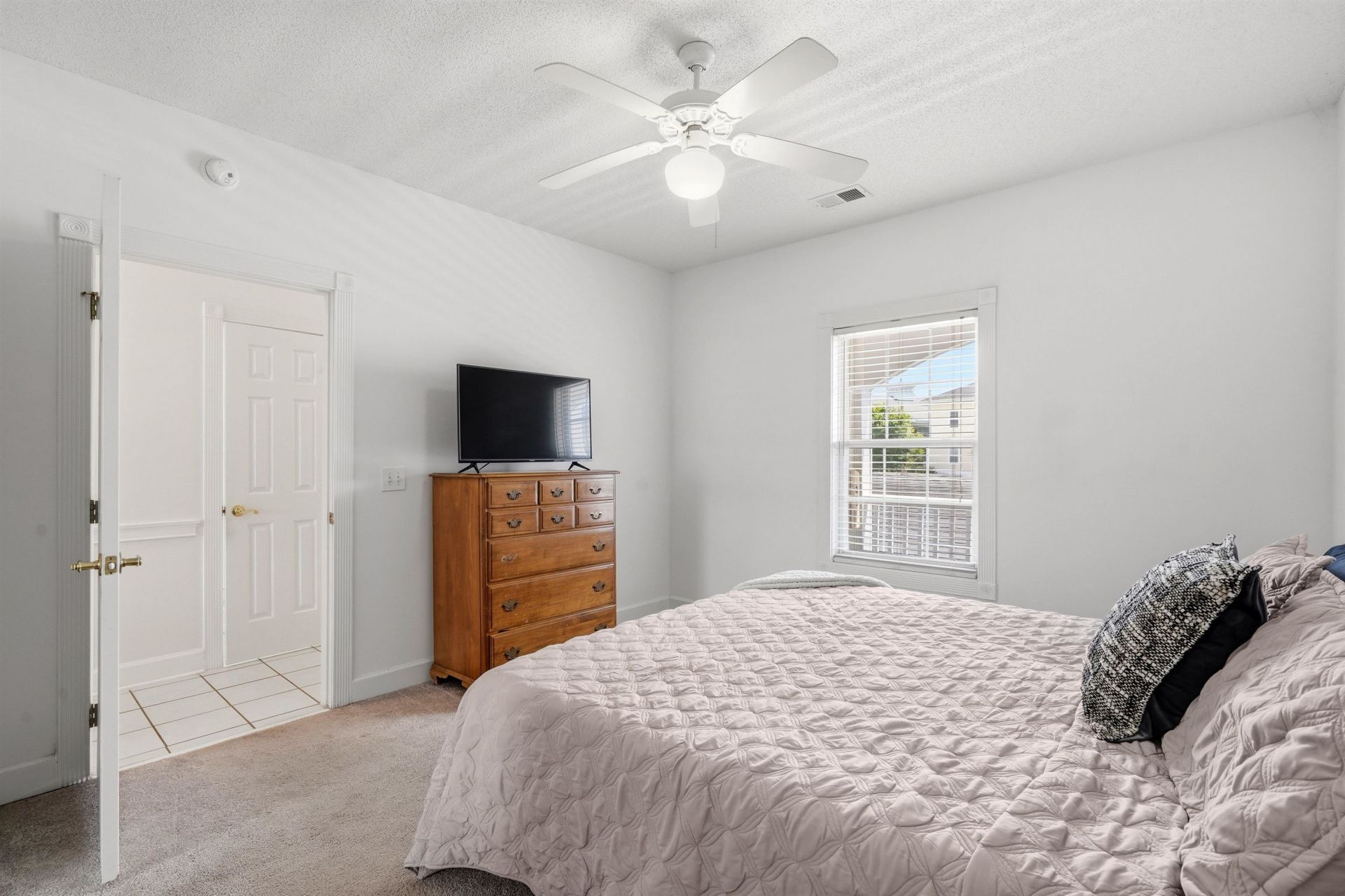 4864 Carnation Circle Photo 9