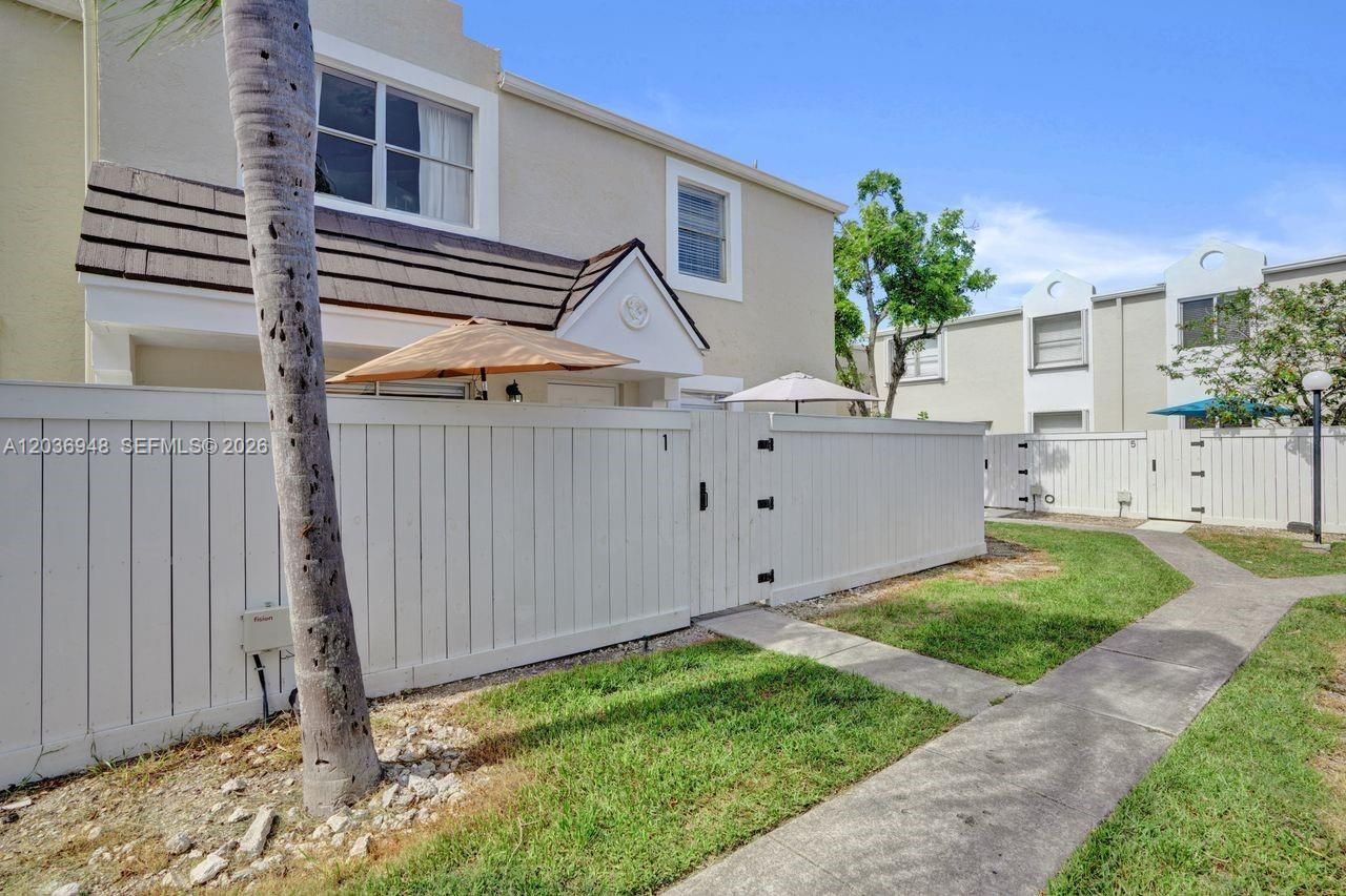 4555 SW 68th Ct Cir , Unit 111, Miami, FL 33155 Photo