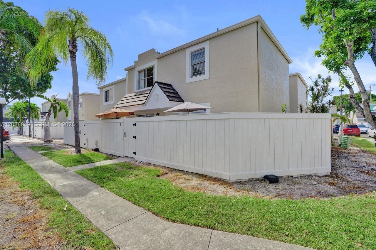 4555 SW 68th Ct Cir , Unit 111, Miami, FL 33155 Photo