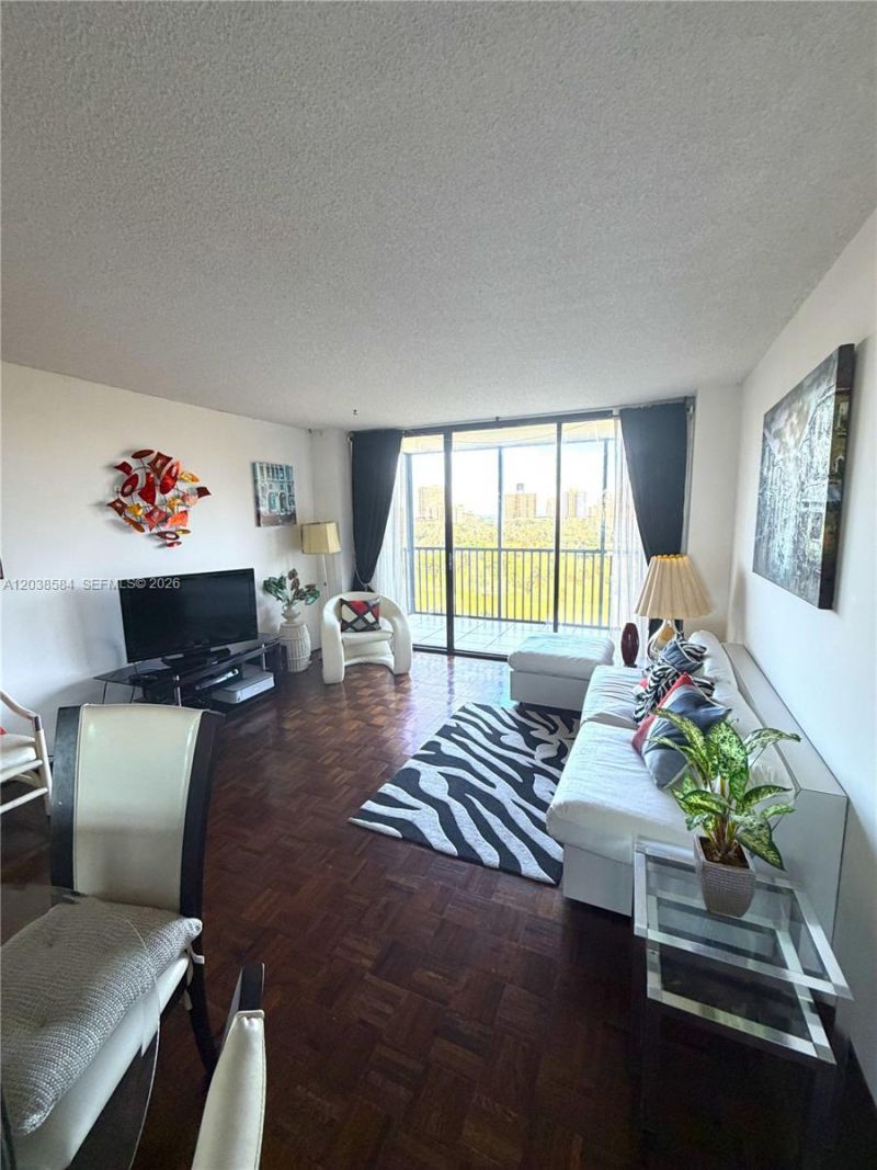 20335 W Country Club Dr, Unit 1105, Aventura, FL 33180 Photo