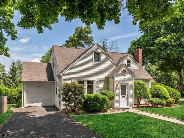 79 Highland Rd, Glen Rock, NJ 07452