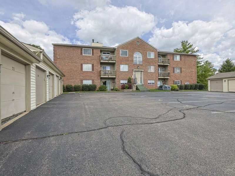 1594 Gelhot Drive, Unit 70, Fairfield, OH 45014 Photo 2