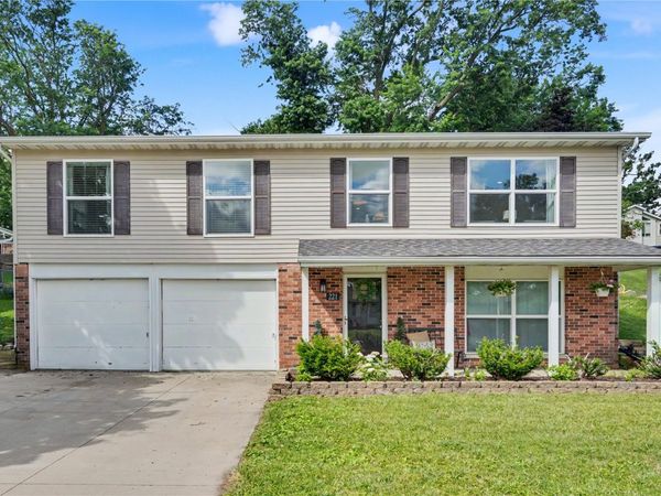 221 Windsor Drive NE, Cedar Rapids, IA 52402