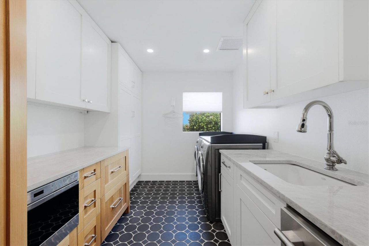 465 E Royal Flamingo Drive, Sarasota, FL 34236 Photo