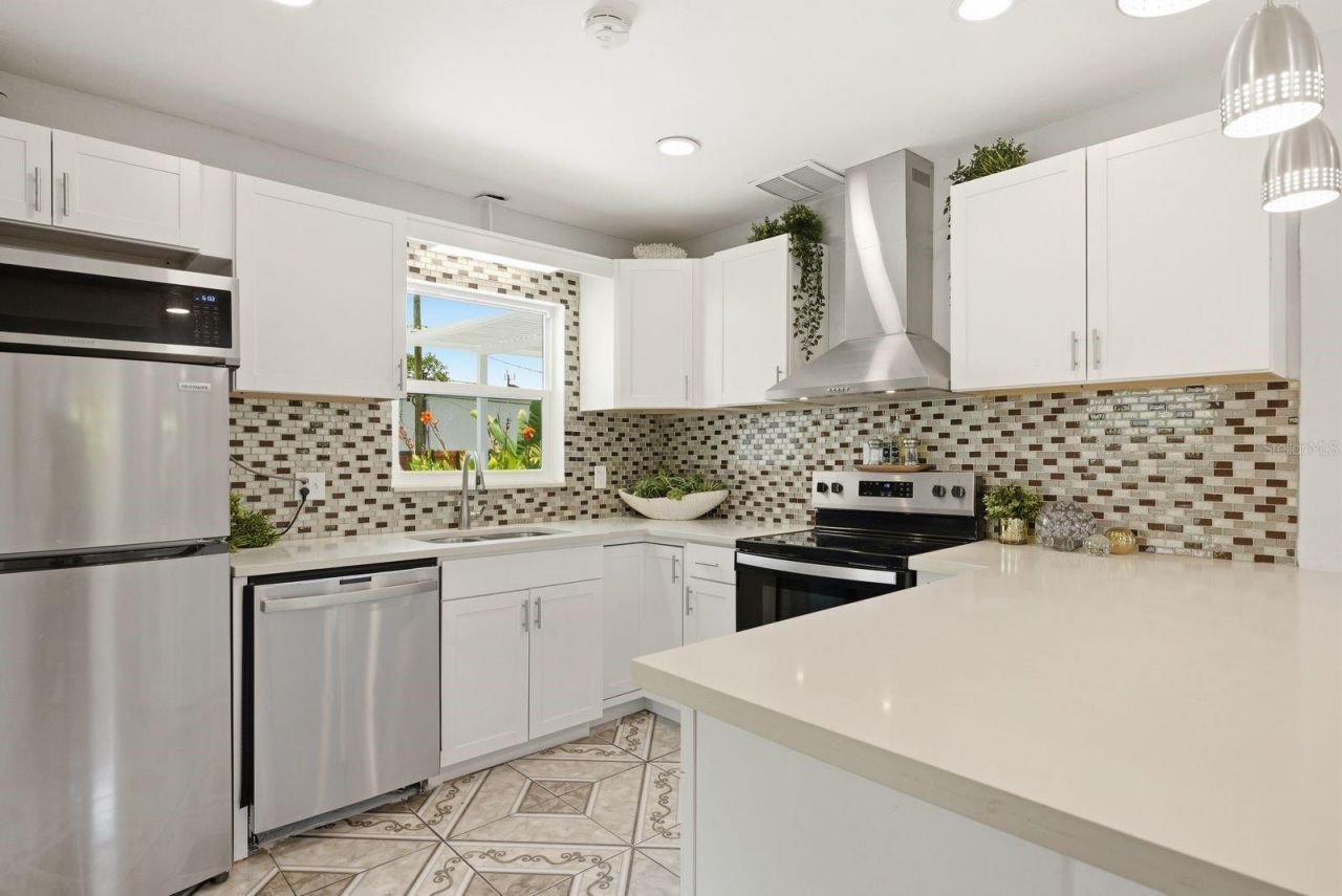 1111 61st Avenue N, Saint Petersburg, FL 33703 Photo