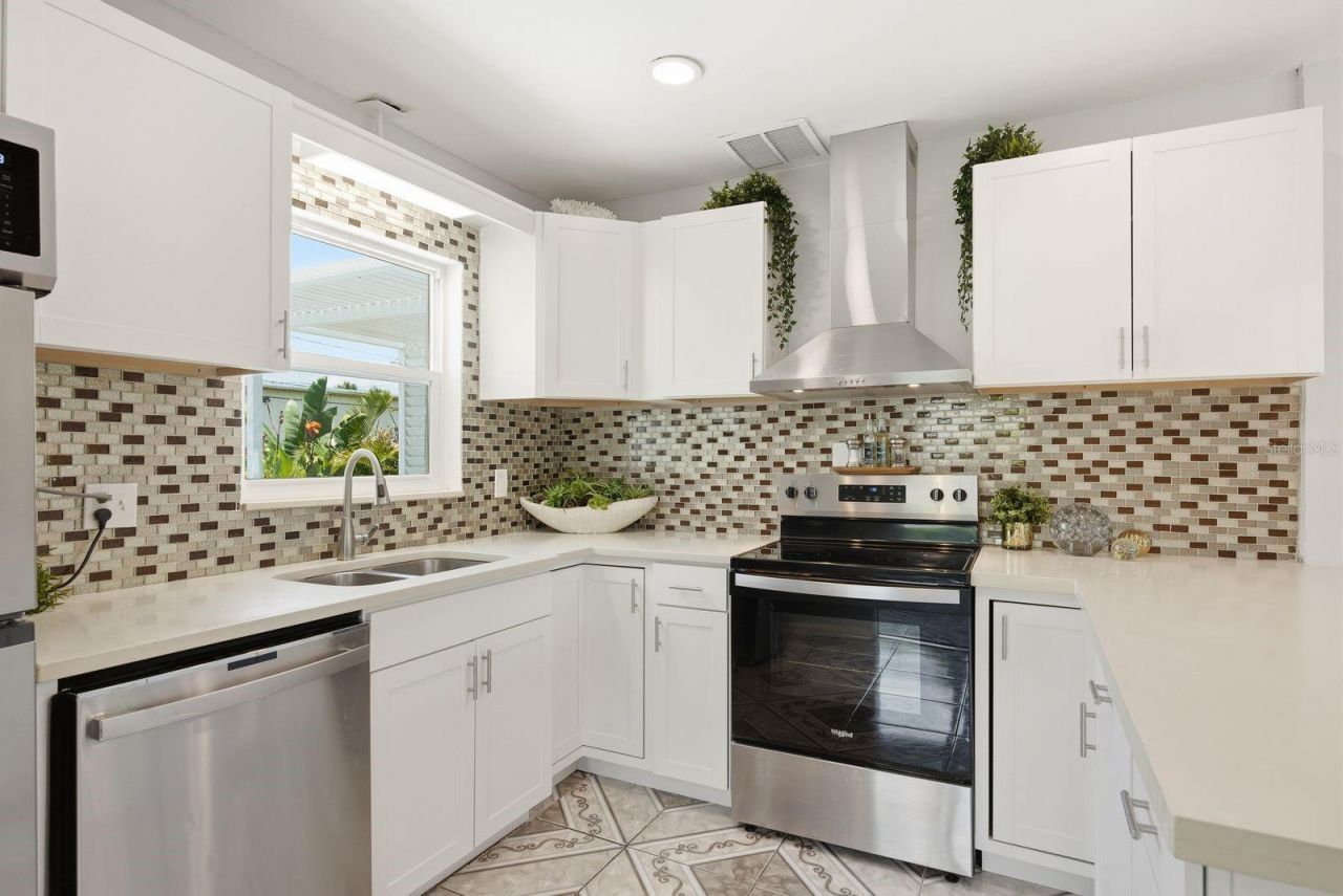 1111 61st Avenue N, Saint Petersburg, FL 33703 Photo
