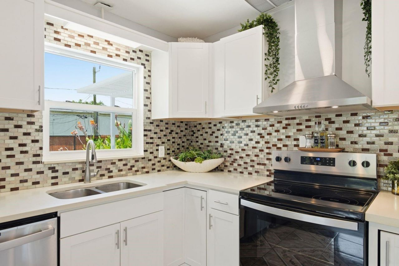 1111 61st Avenue N, Saint Petersburg, FL 33703 Photo