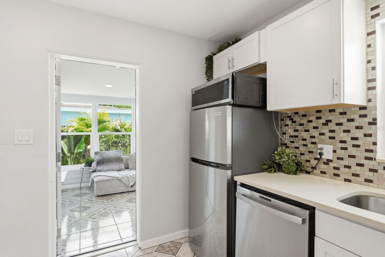 1111 61st Avenue N, Saint Petersburg, FL 33703 Photo