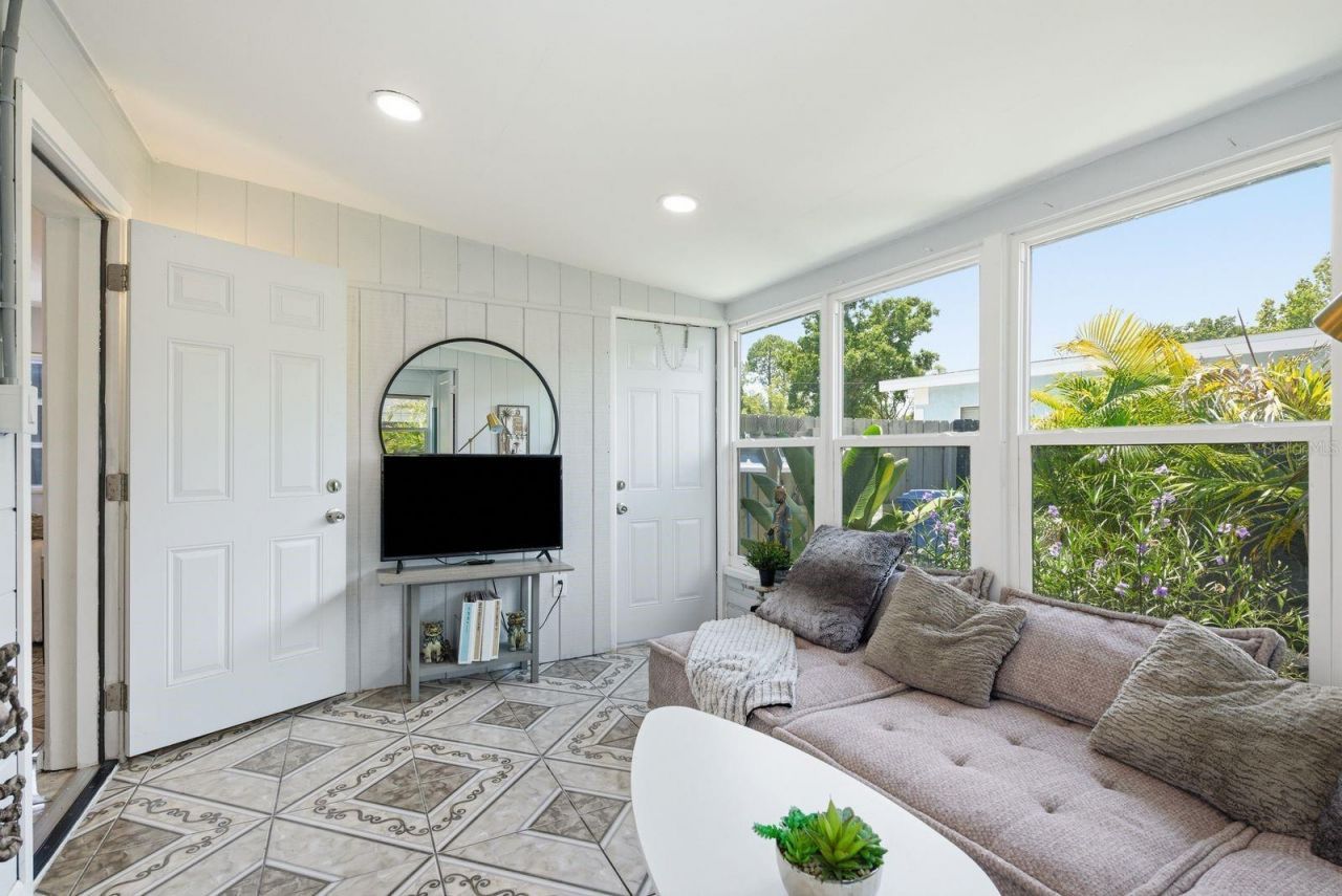 1111 61st Avenue N, Saint Petersburg, FL 33703 Photo