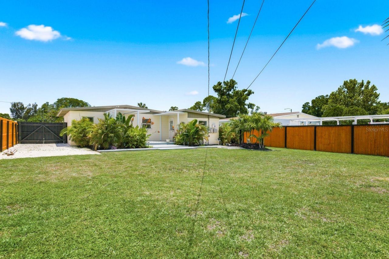 1111 61st Avenue N, Saint Petersburg, FL 33703 Photo