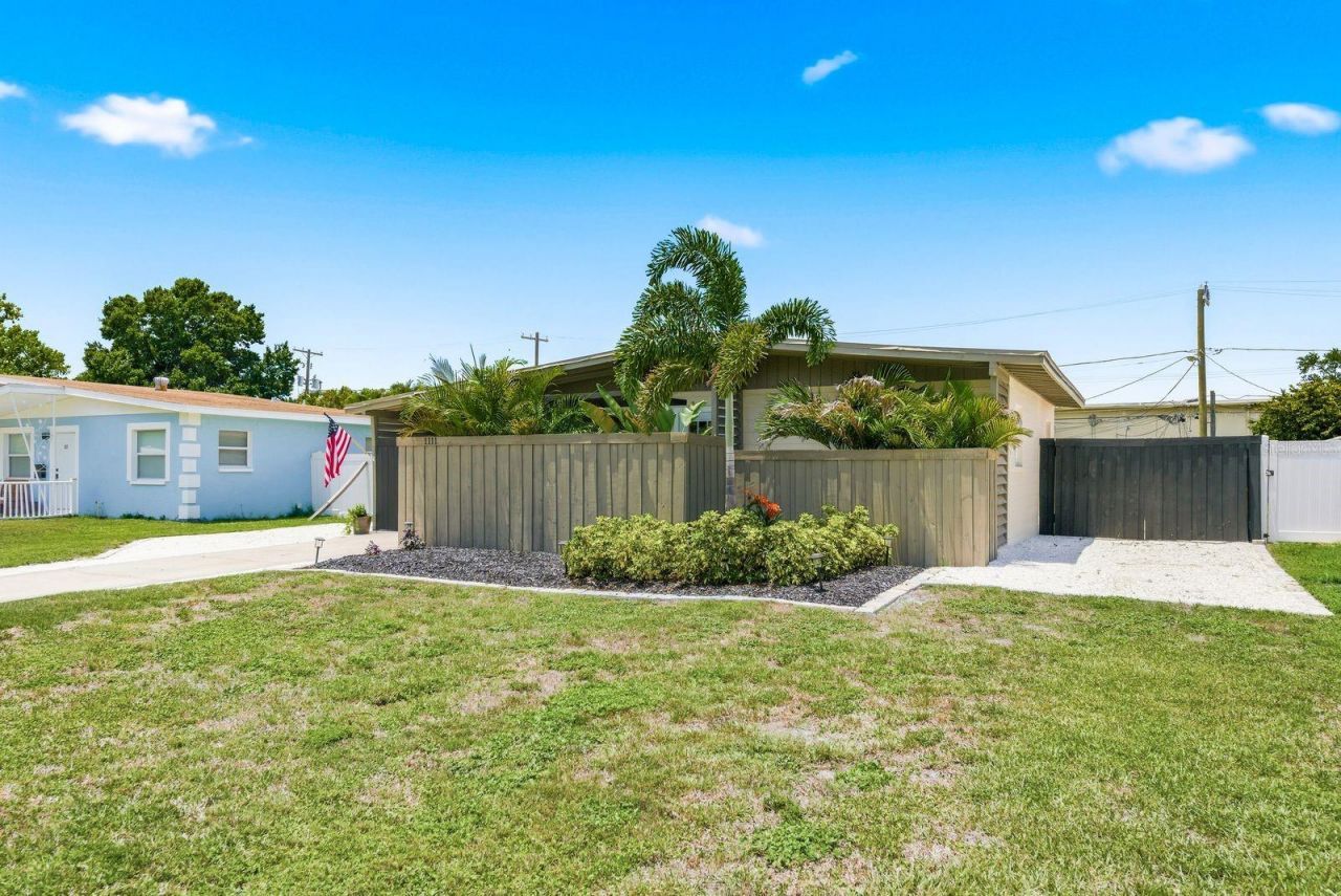 1111 61st Avenue N, Saint Petersburg, FL 33703 Photo