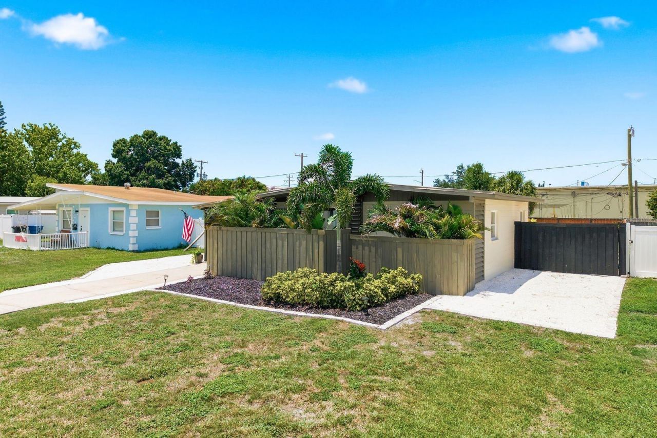 1111 61st Avenue N, Saint Petersburg, FL 33703 Photo