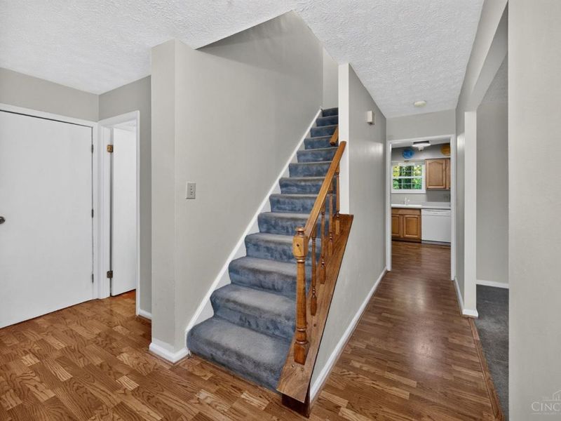 621 Glensprings Drive, Springdale, OH 45246 Photo 8